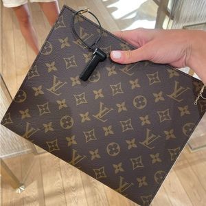 BRAND NEW Louis Vuitton Poche Toilette NM